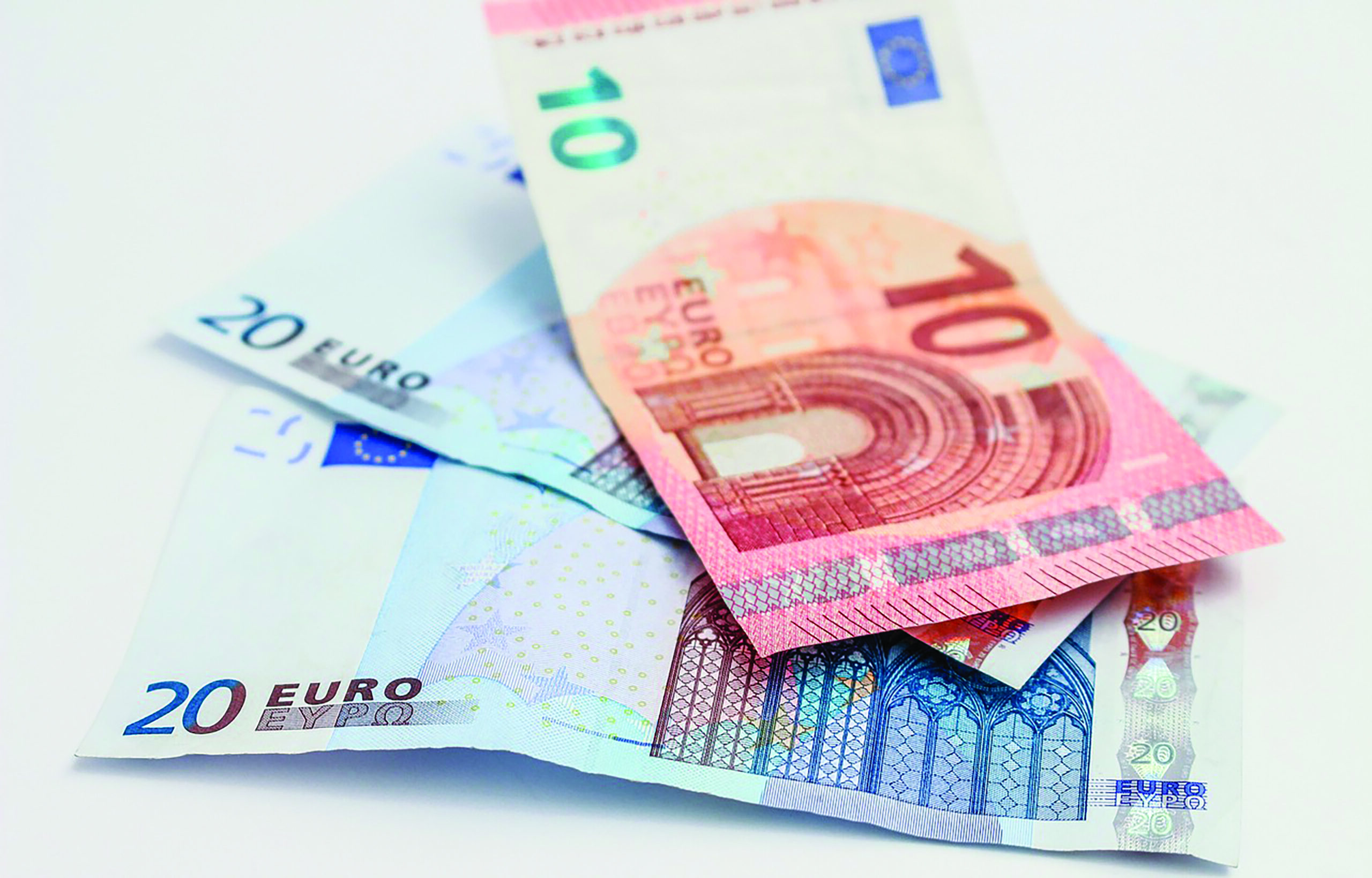 2 billets de 20 euros et 1 billet de 10 euros